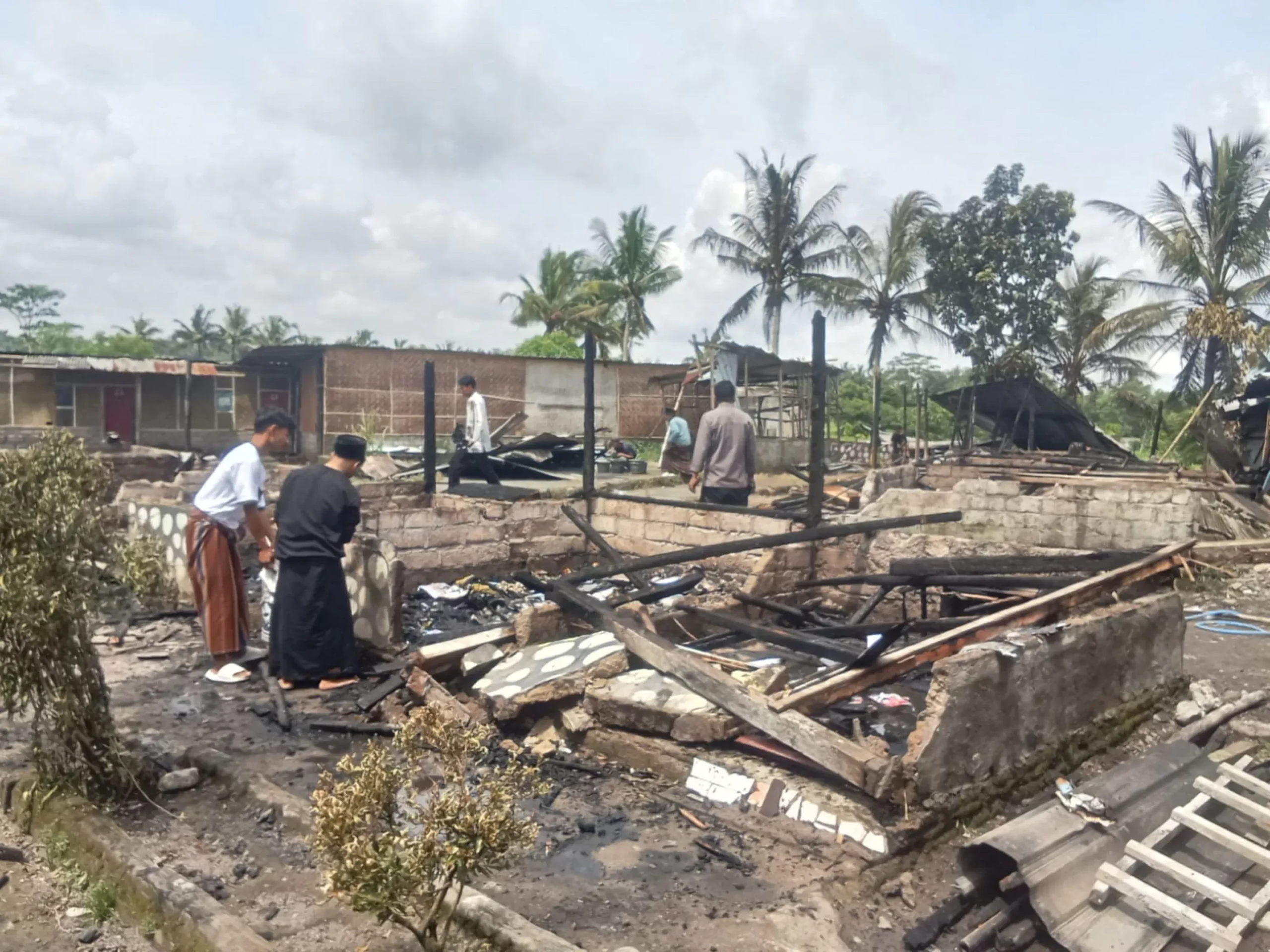 Pemprov NTB Salurkan Bantuan Darurat untuk Santri Korban Kebakaran di Lombok Tengah