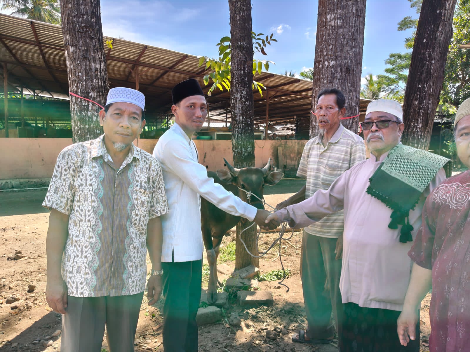 Menjemput Berkah Idul Adha: Ikhtiar Miq Tuan Dar Hadirkan Senyuman di Dusun Mendagi